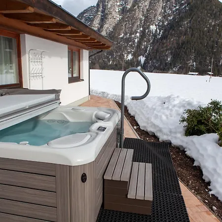 בית נופש Lehner Schloessl With Whirlpool And Sauna *