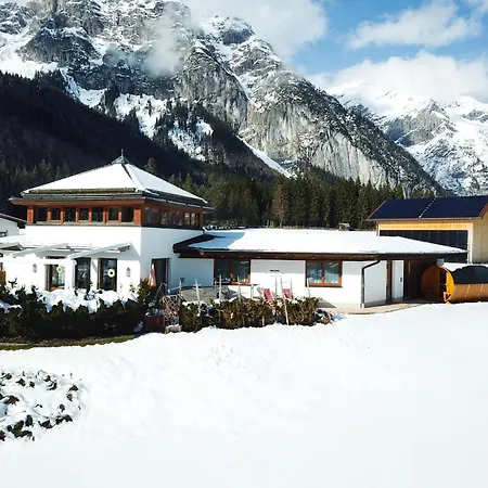 Lehner Schloessl With Whirlpool And Sauna Vakantiehuis